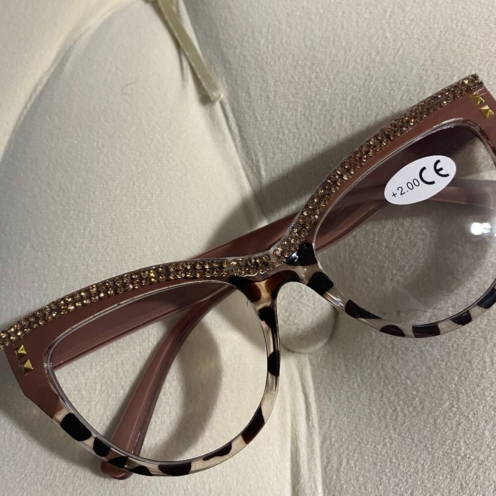 Safari look frames stunning 2.0 readers with sparkles